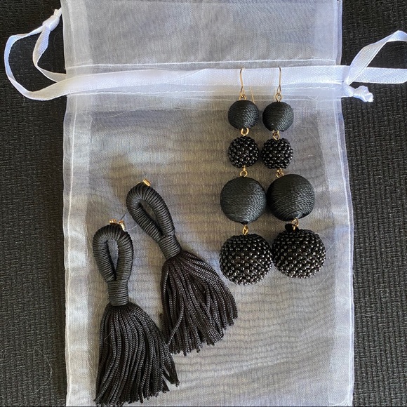 π‘3/$25π‘ 2 Sets of Black Earrings